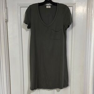 T.La T-Shirt Dress with Pocket in Green-Gray